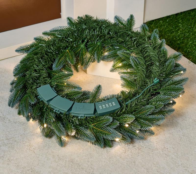 This is the holiday wreath of the year! 🎄💡 ✔️