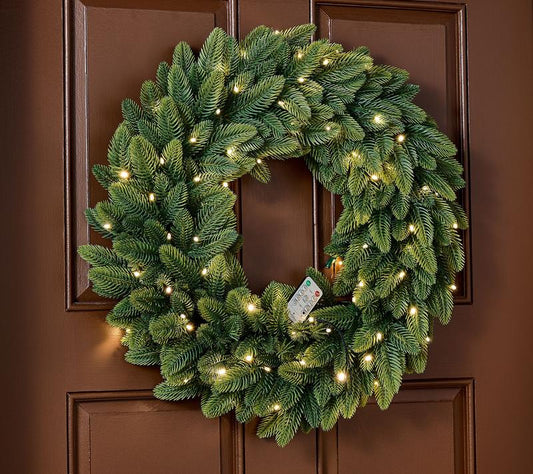 This is the holiday wreath of the year! 🎄💡 ✔️